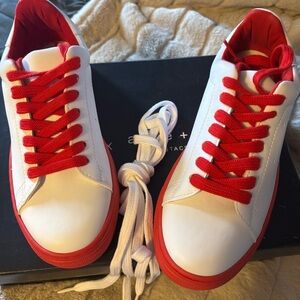 NIB Alice and Olivia Thea Sneaker